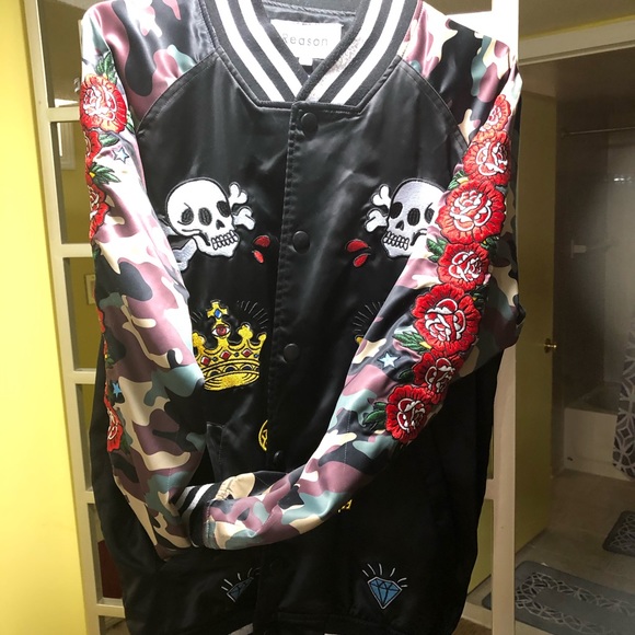 Red jacket - Picture 5 of 6